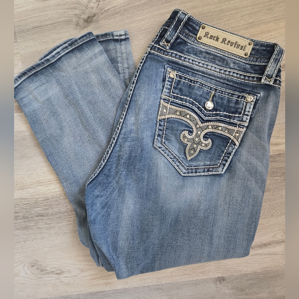 👑Rock Revival Curvy Capri Jeans